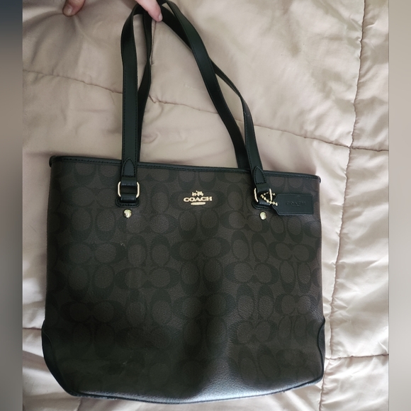 Coach Handbags - 👜Authentic Coach Brown Signature Tote Bag